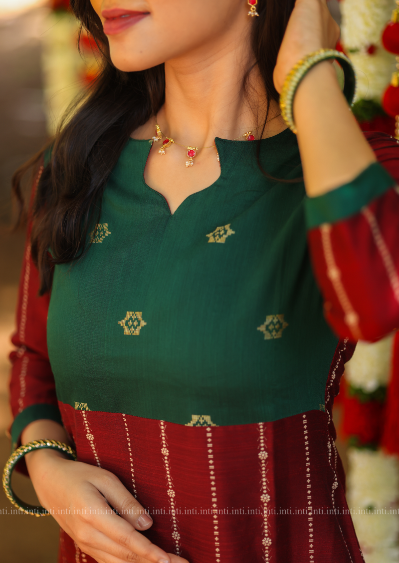 Crimson Grace Kurti