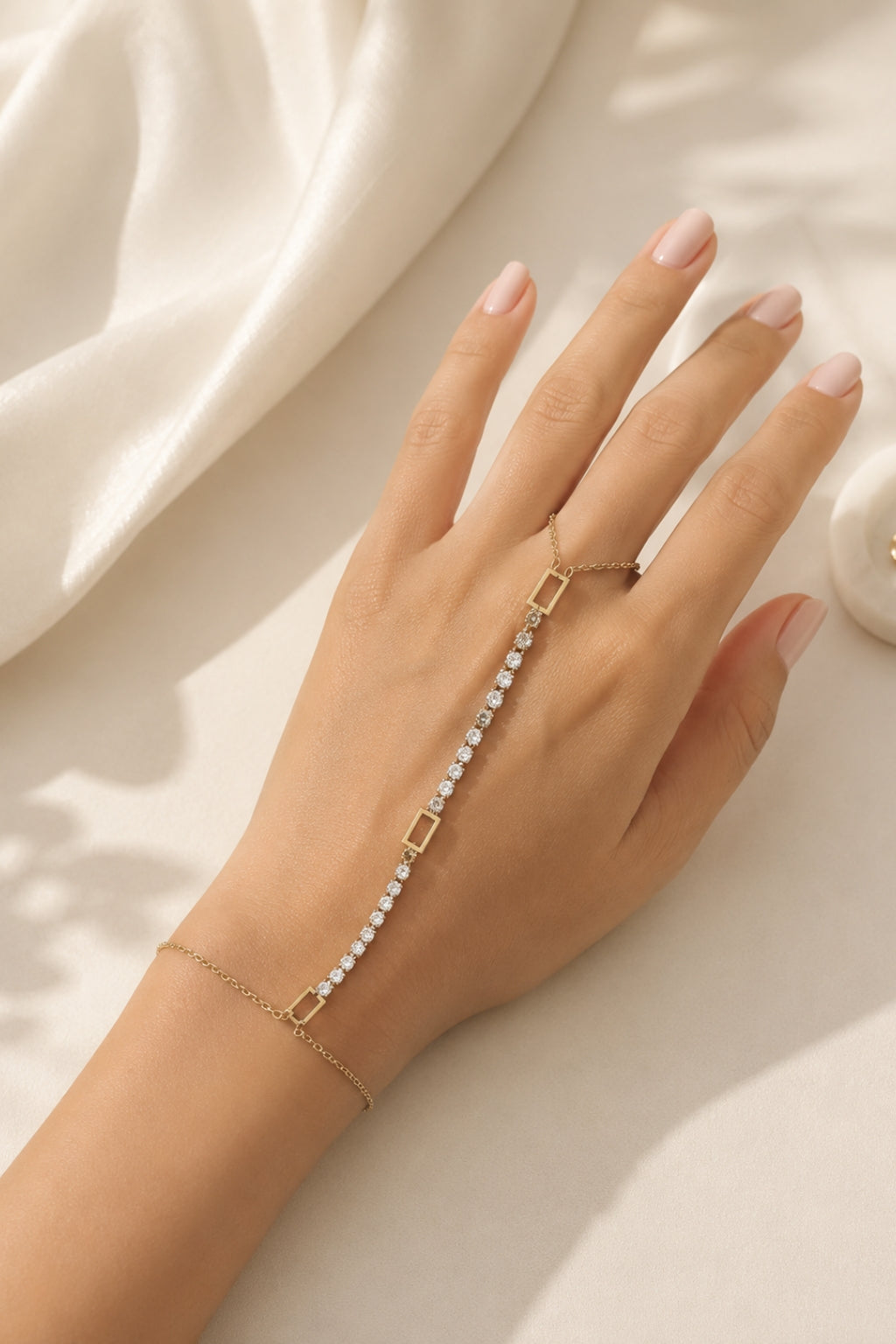 Twinkle Trace Handchain