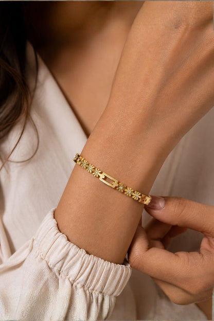Daisy Link Hinged Bracelet