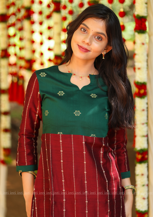 Crimson Grace Kurti