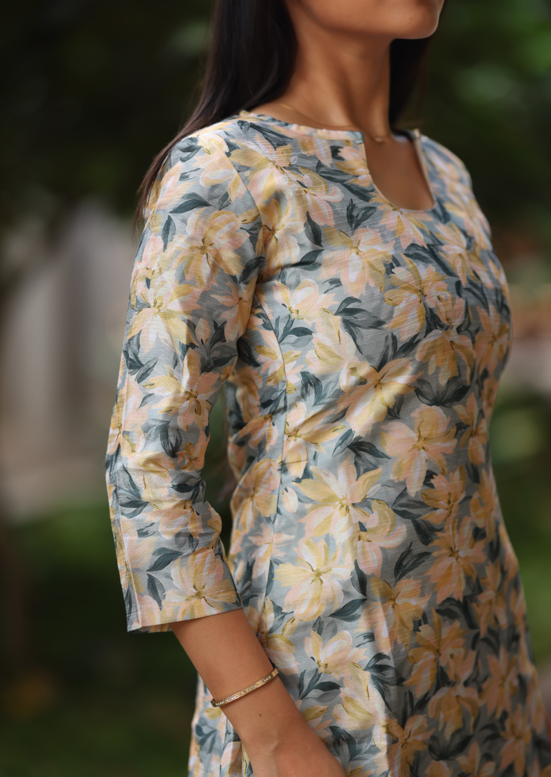 Della Ria Kurti