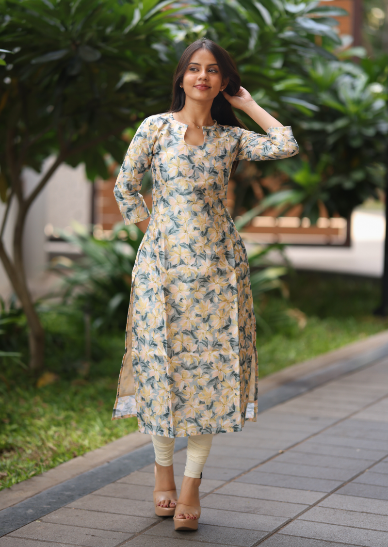Della Ria Kurti