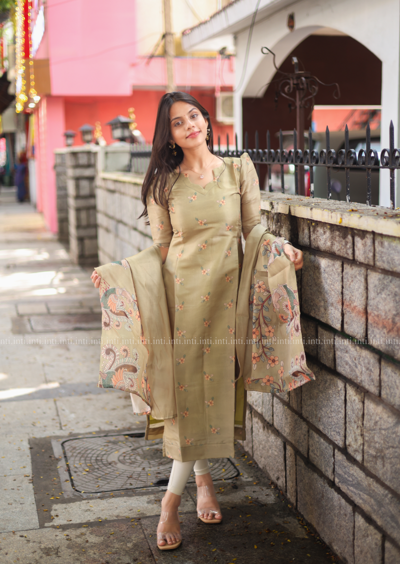 Olive Grace Aesthetic Top & Dupatta Set