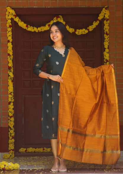 Neel Saaz Top & Dupatta Set