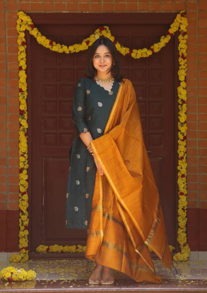 Neel Saaz Top & Dupatta Set