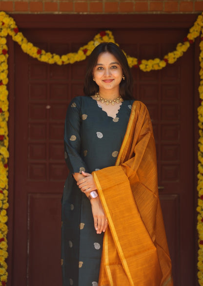 Neel Saaz Top & Dupatta Set