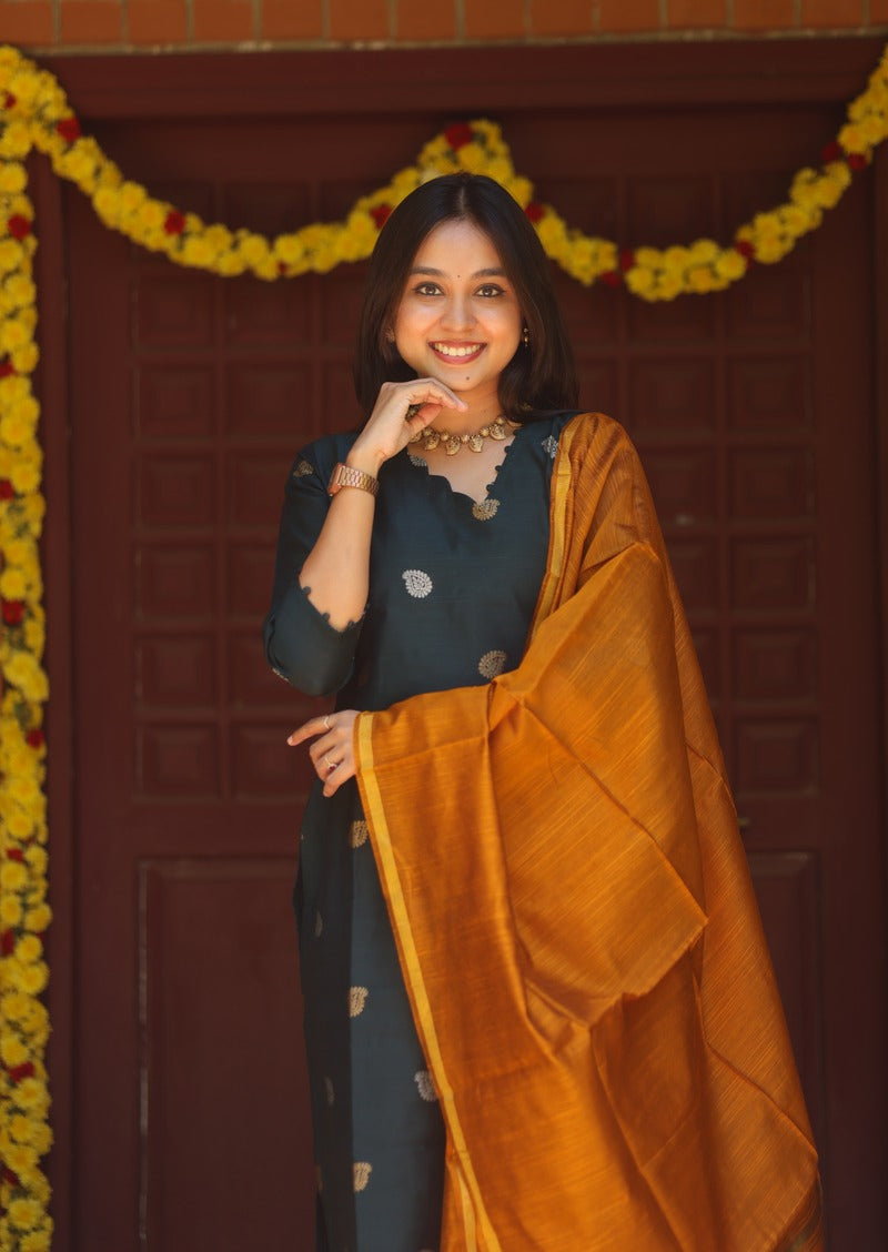Neel Saaz Top & Dupatta Set