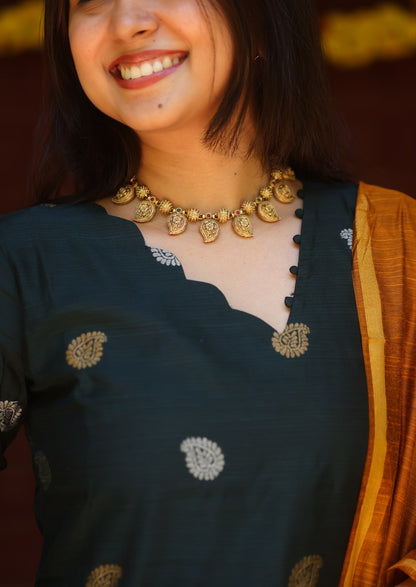 Neel Saaz Top & Dupatta Set