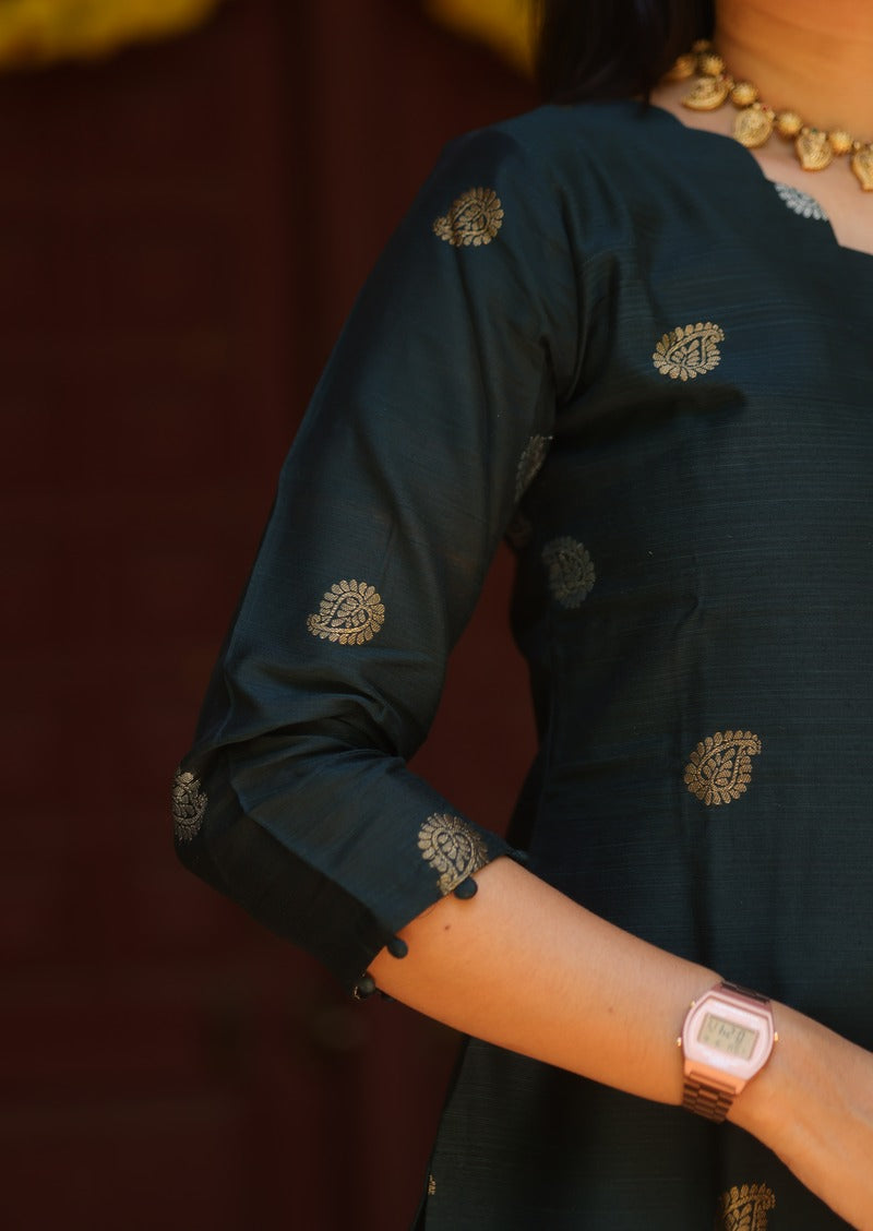 Neel Saaz Top & Dupatta Set