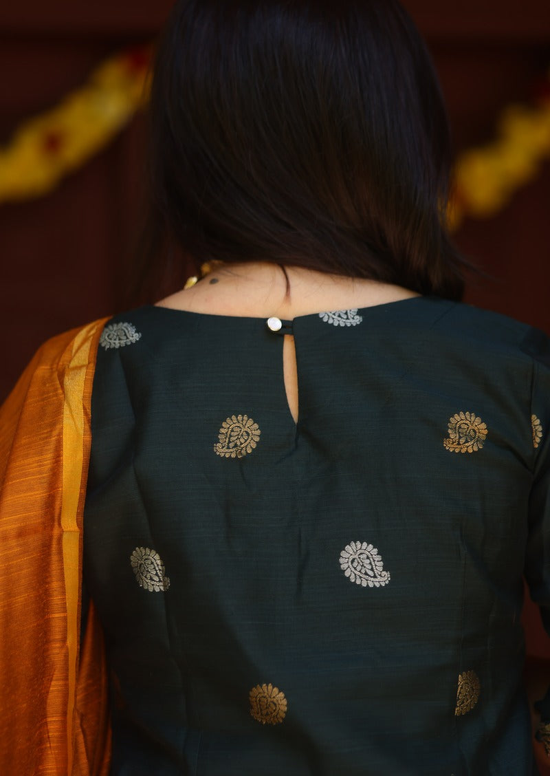 Neel Saaz Top & Dupatta Set