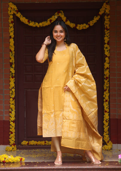 Kesari Dhoop Top & Dupatta Set