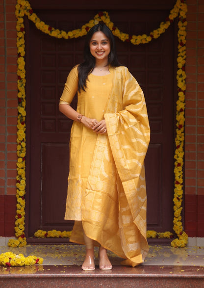 Kesari Dhoop Top & Dupatta Set