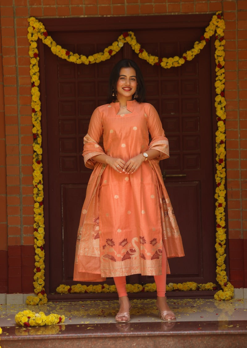 Zareva Elaris Top & Dupatta Set