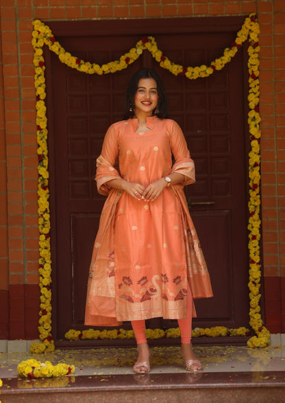 Zareva Elaris Top & Dupatta Set