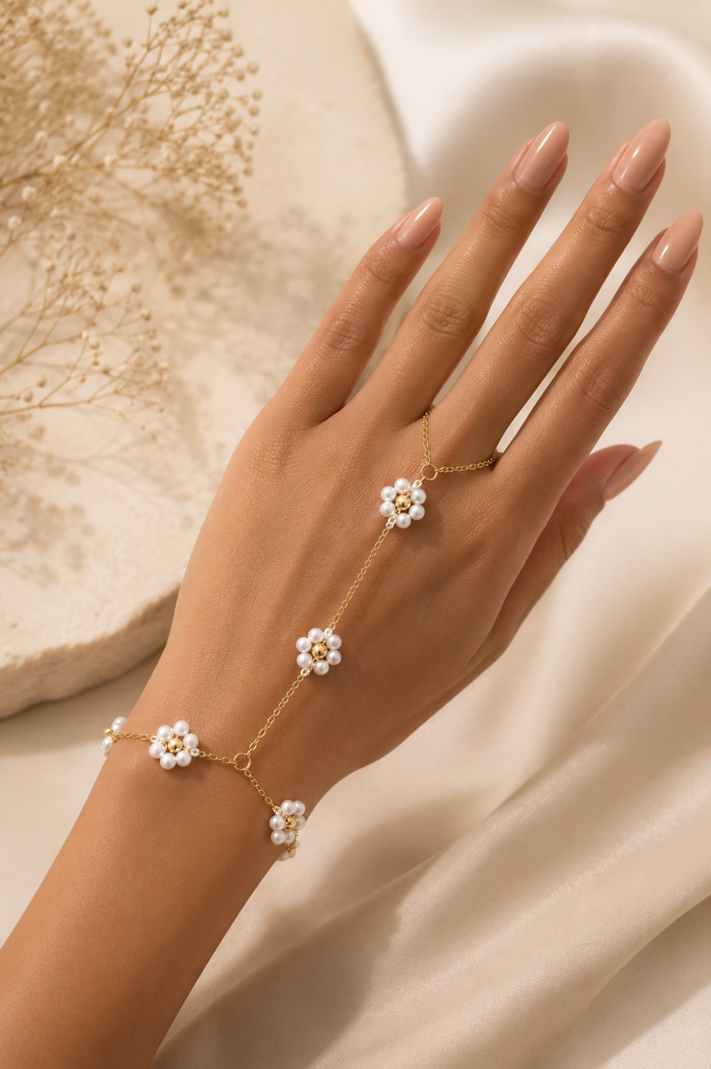 Pearl Bloom Handchain