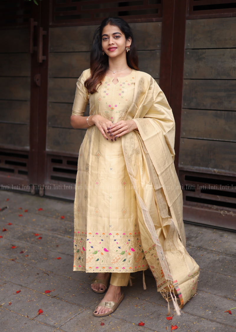 Lustre Glowen Salwar Suit