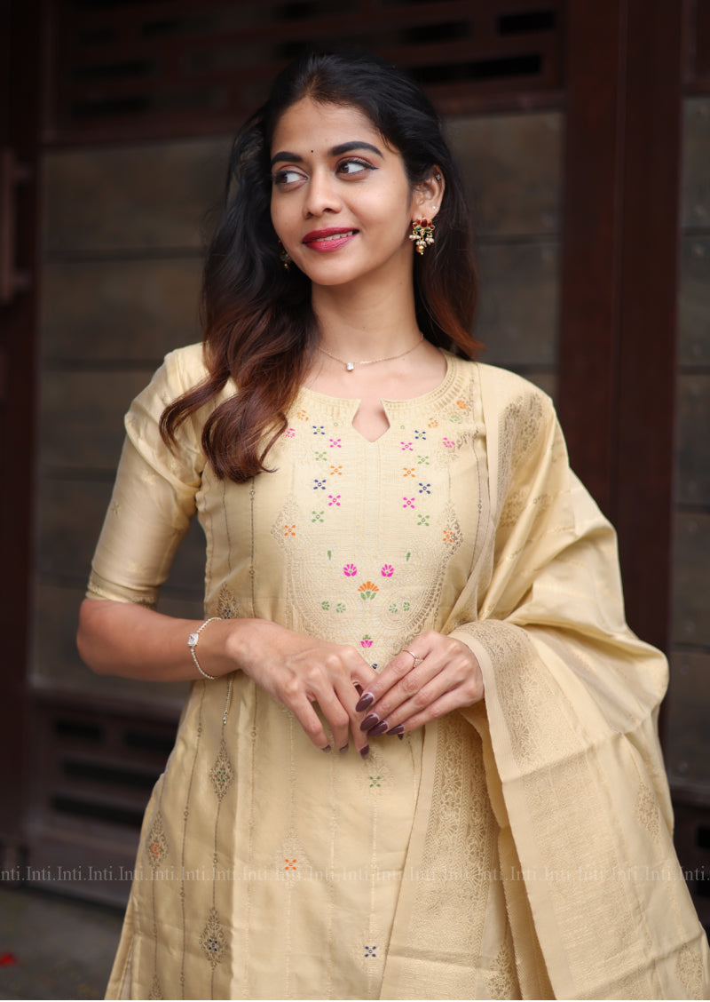 Lustre Glowen Salwar Suit