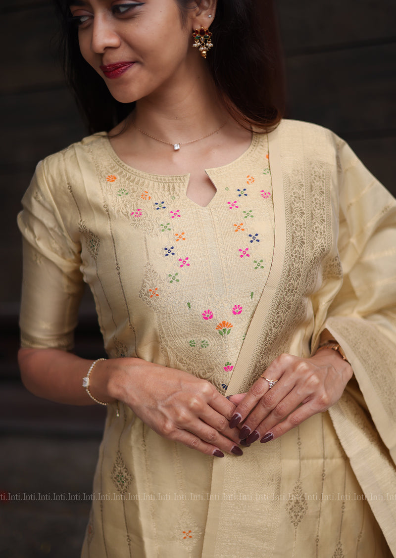 Lustre Glowen Salwar Suit