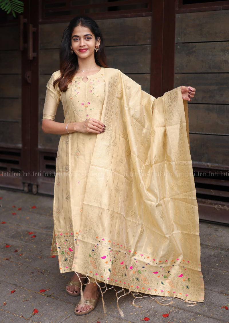 Lustre Glowen Salwar Suit