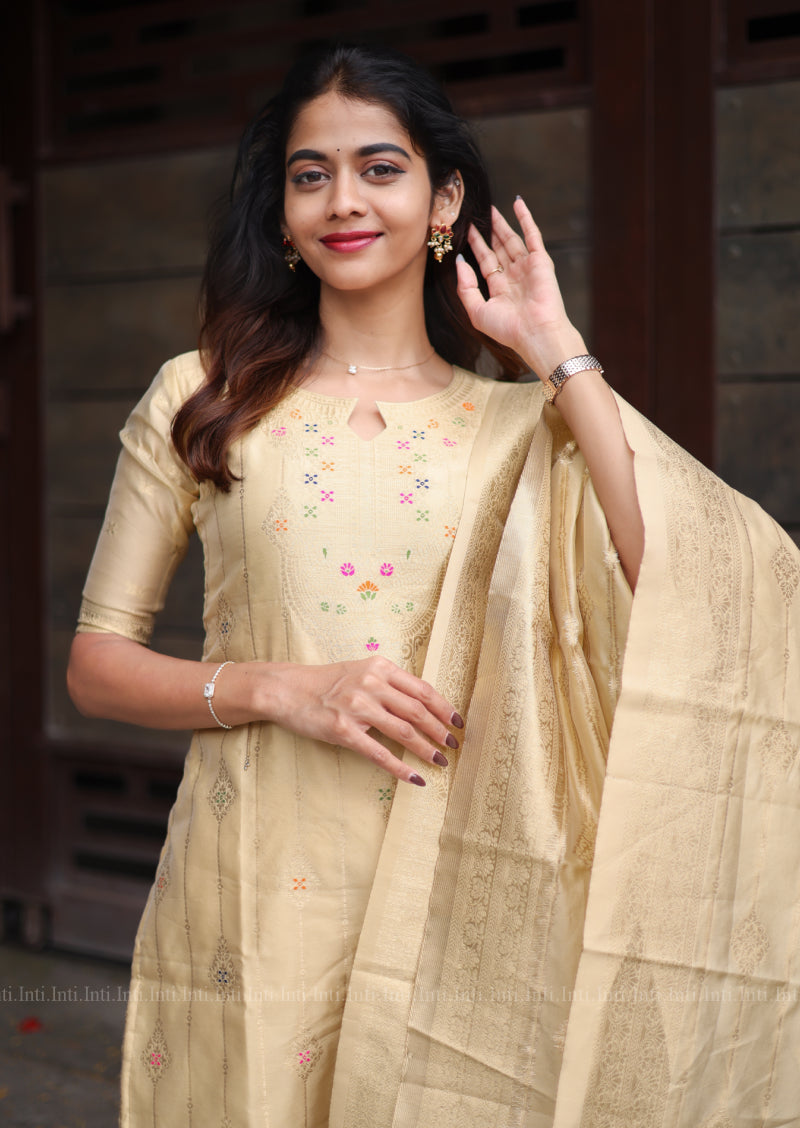 Lustre Glowen Salwar Suit