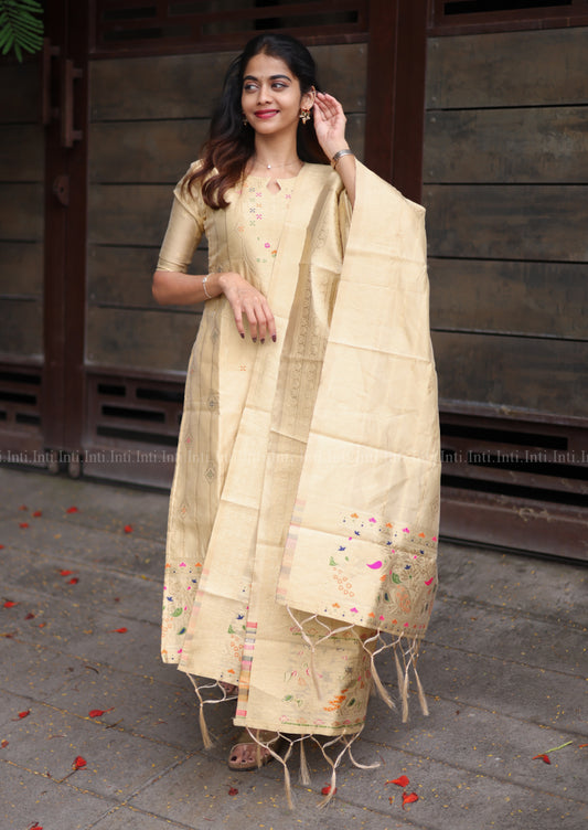 Lustre Glowen Salwar Suit