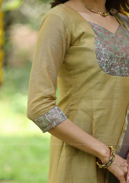 Quite Grace Top & Dupatta Set