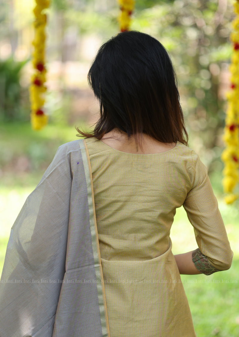Quite Grace Top & Dupatta Set