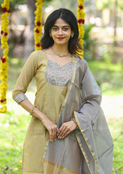 Quite Grace Top & Dupatta Set