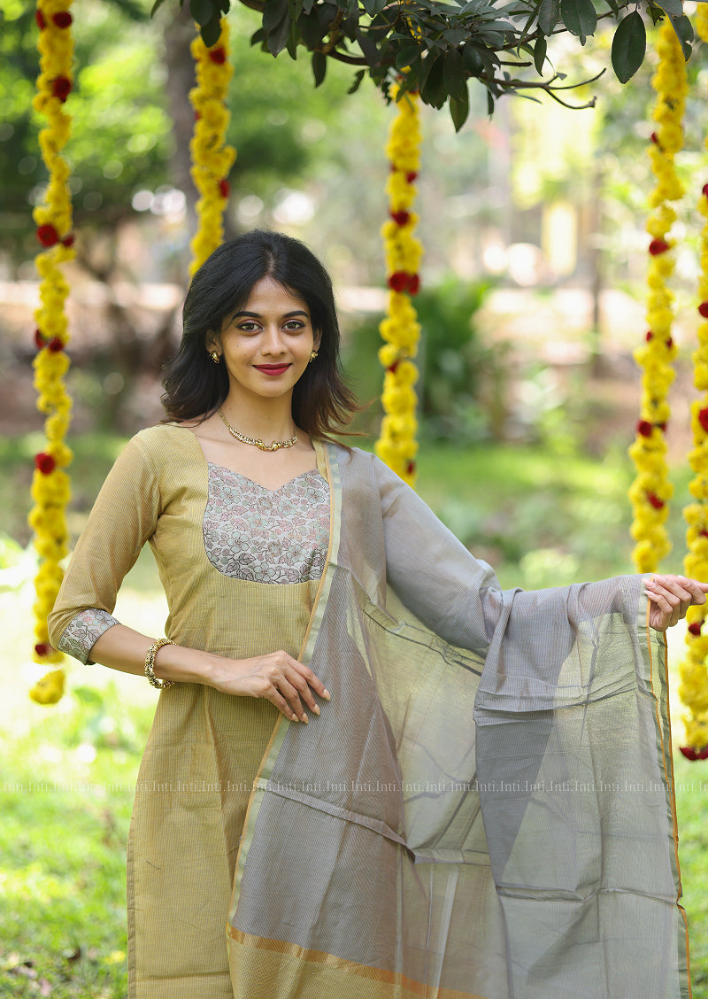 Quite Grace Top & Dupatta Set