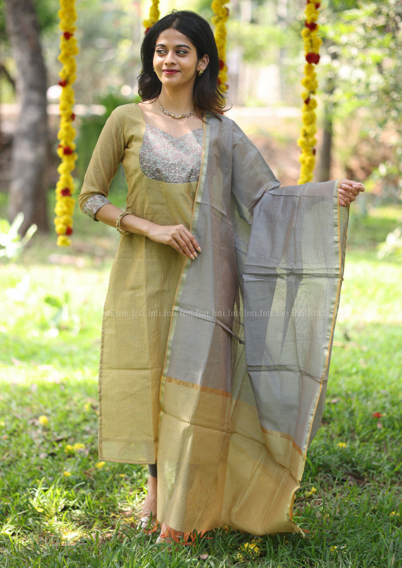 Quite Grace Top & Dupatta Set