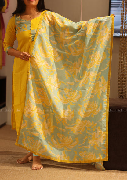 Sun Porsch Top & Dupatta Set