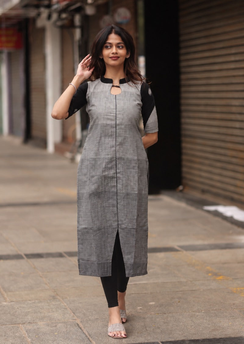 Yestin Vale Kurti