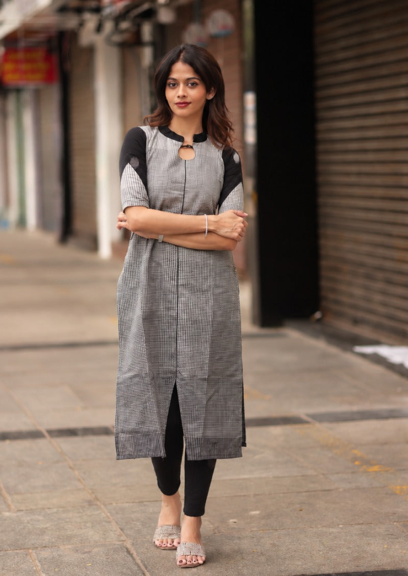 Yestin Vale Kurti