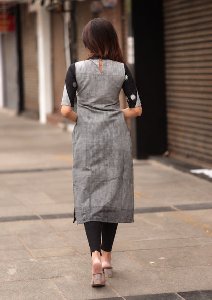 Yestin Vale Kurti