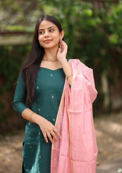 Kivara Taar Salwar Suit